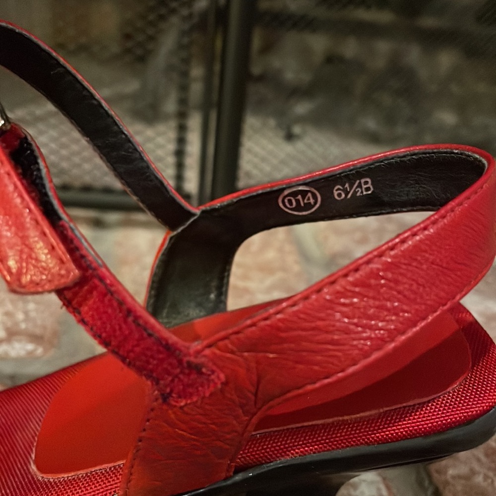 Red sandals - Picture 3 of 4